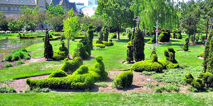 Venture Up Columbus Ohio botanical gardens team building location