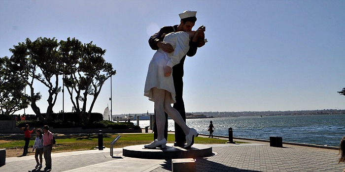 Venture Up San Diego The Kiss